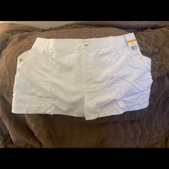 NWT Ladies shorts - Picture 1 of 6